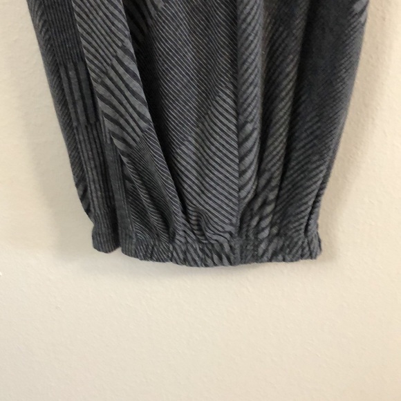 Pull-on Gray cropped pants designer is IC Collections by Connie K - Picture 4 of 8